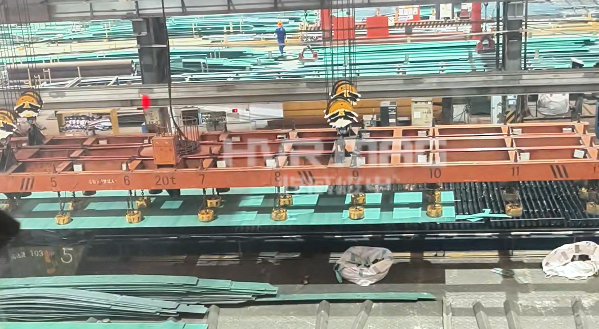 悍威电永磁吊具成功应用于广船国际钢板切割上下料 悍威电永磁吊具成功应用于广船国际钢板切割上下料